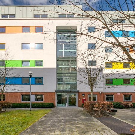 Bright & Central Room In Luton, Sleeps 2 Лутън Екстериор снимка