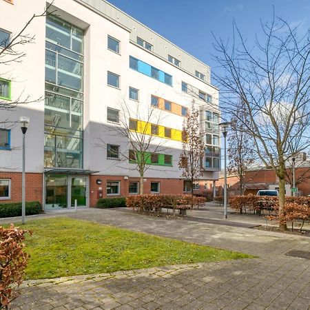 Bright & Central Room In Luton, Sleeps 2 Лутън Екстериор снимка