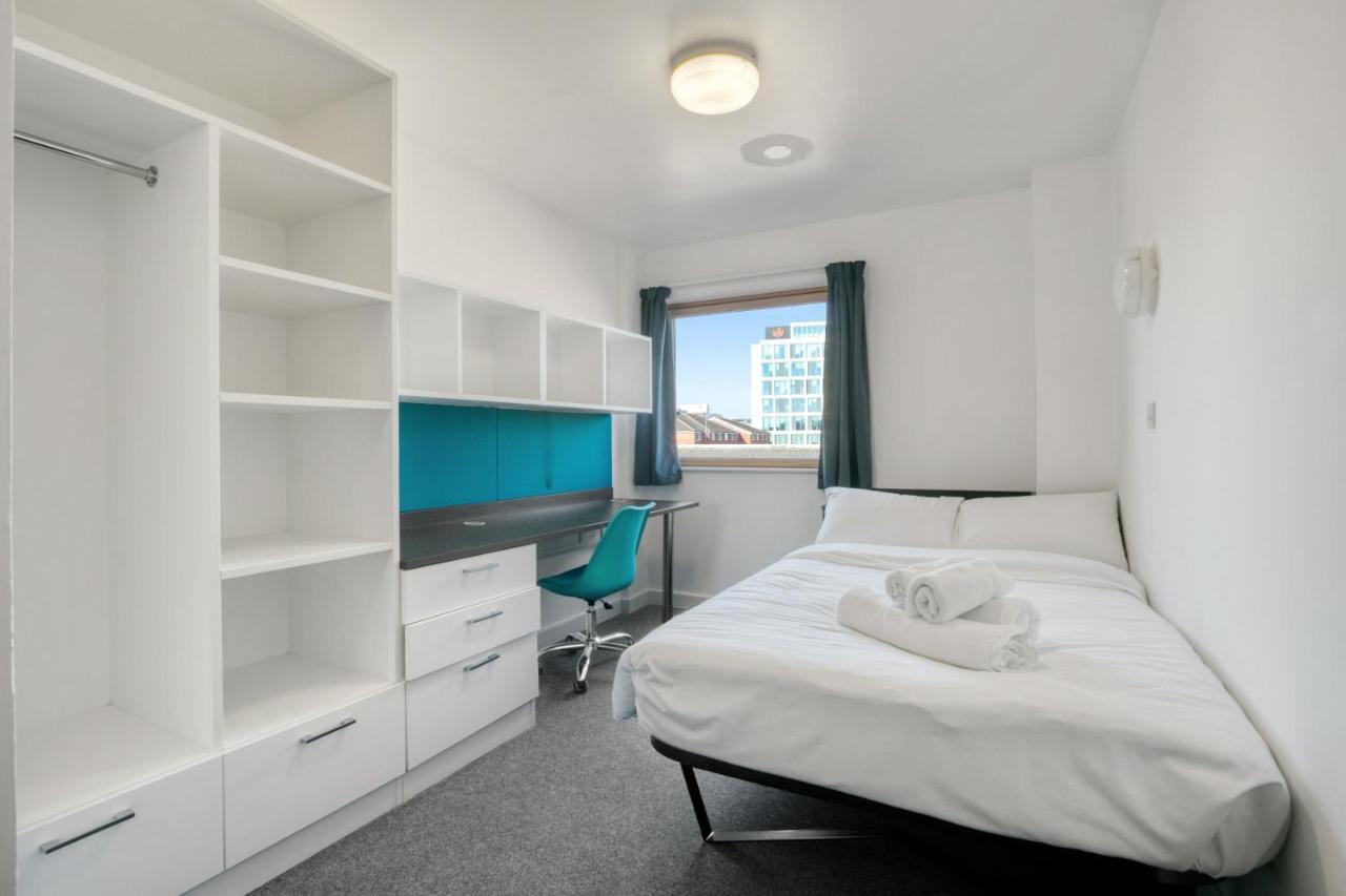 Bright & Central Room In Luton, Sleeps 2 Лутън Екстериор снимка