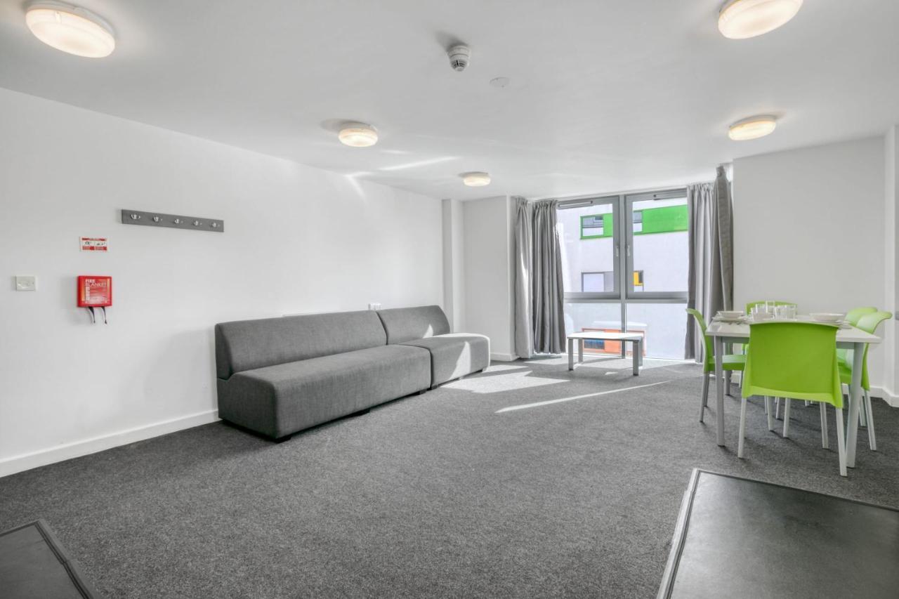 Bright & Central Room In Luton, Sleeps 2 Лутън Екстериор снимка