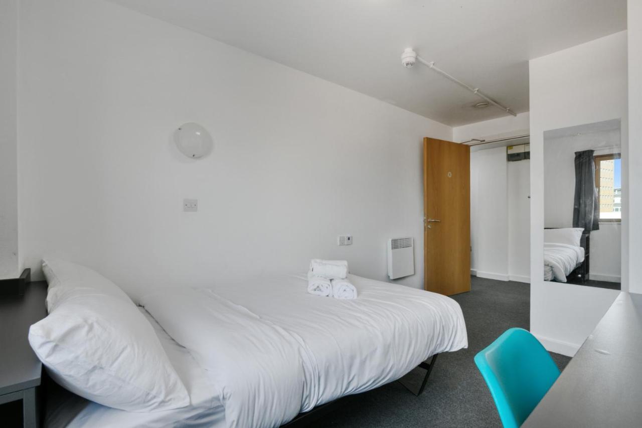 Bright & Central Room In Luton, Sleeps 2 Лутън Екстериор снимка