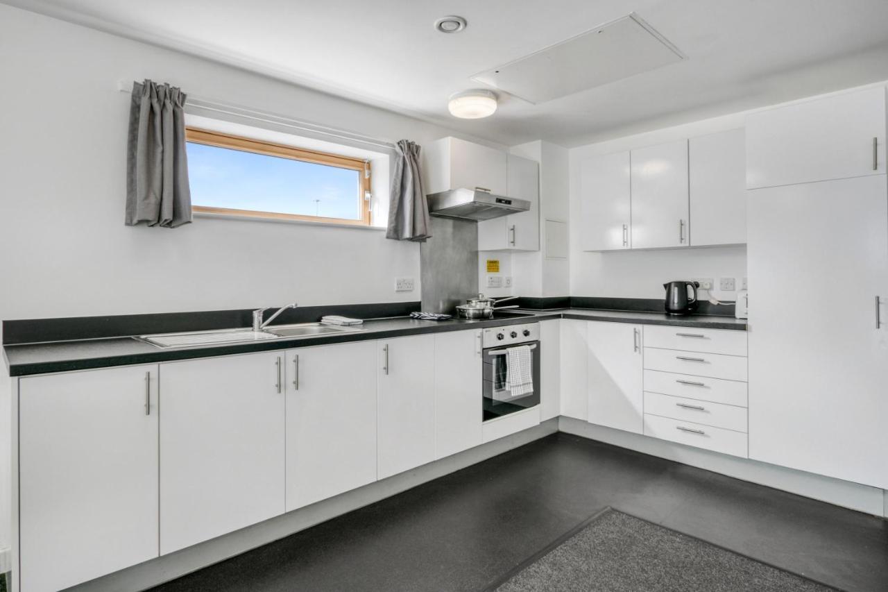 Bright & Central Room In Luton, Sleeps 2 Лутън Екстериор снимка