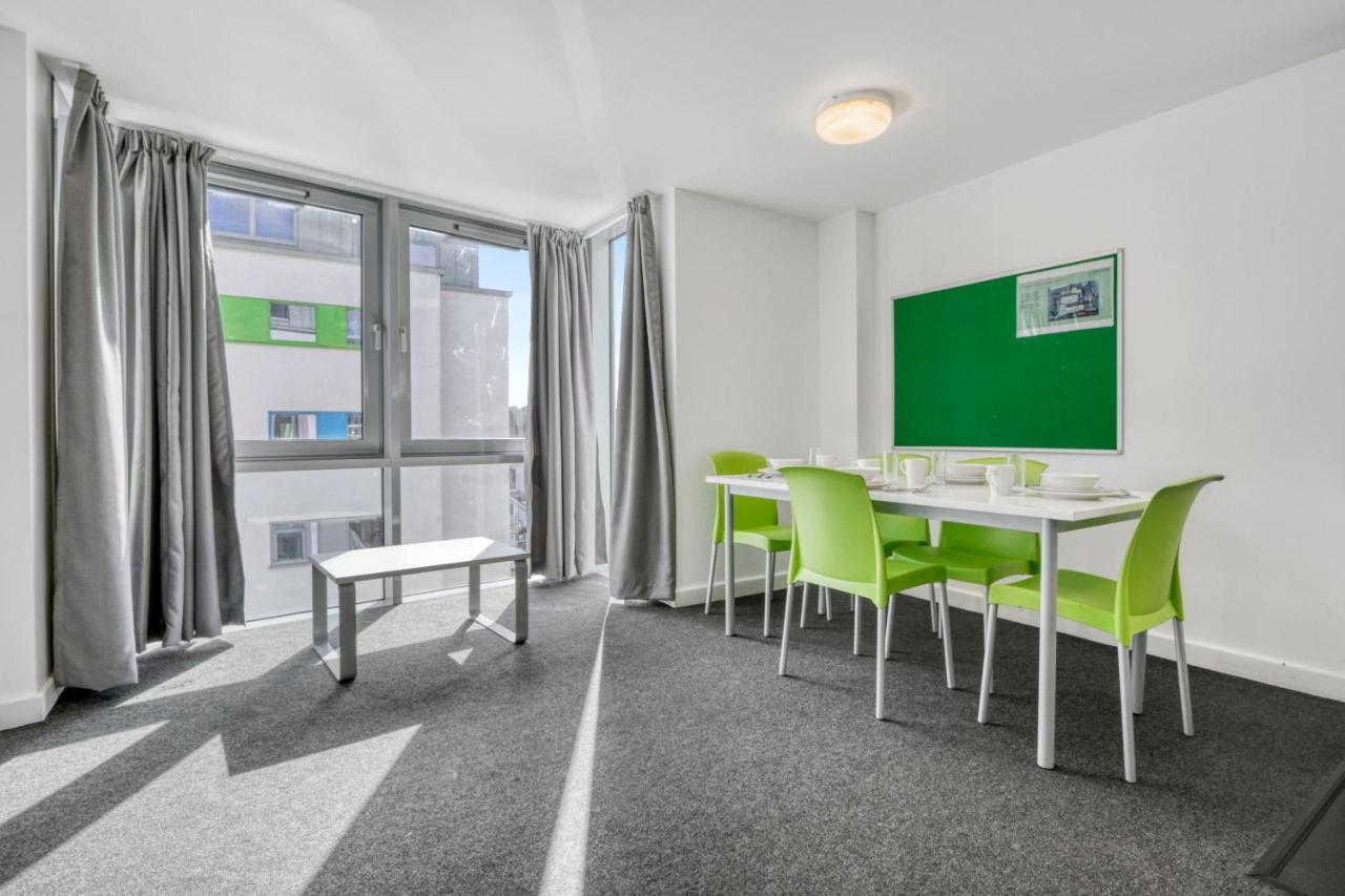 Bright & Central Room In Luton, Sleeps 2 Лутън Екстериор снимка
