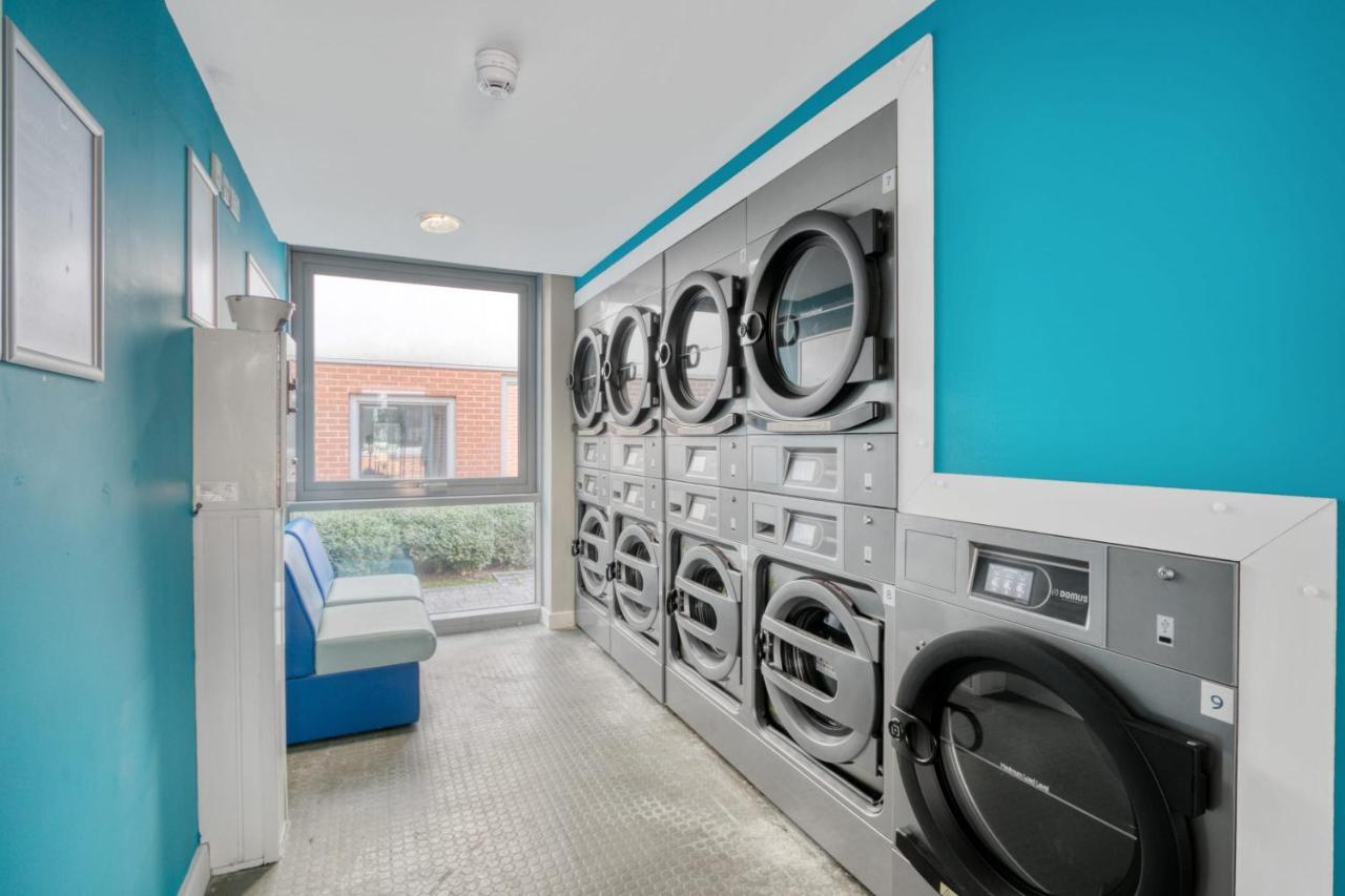 Bright & Central Room In Luton, Sleeps 2 Лутън Екстериор снимка