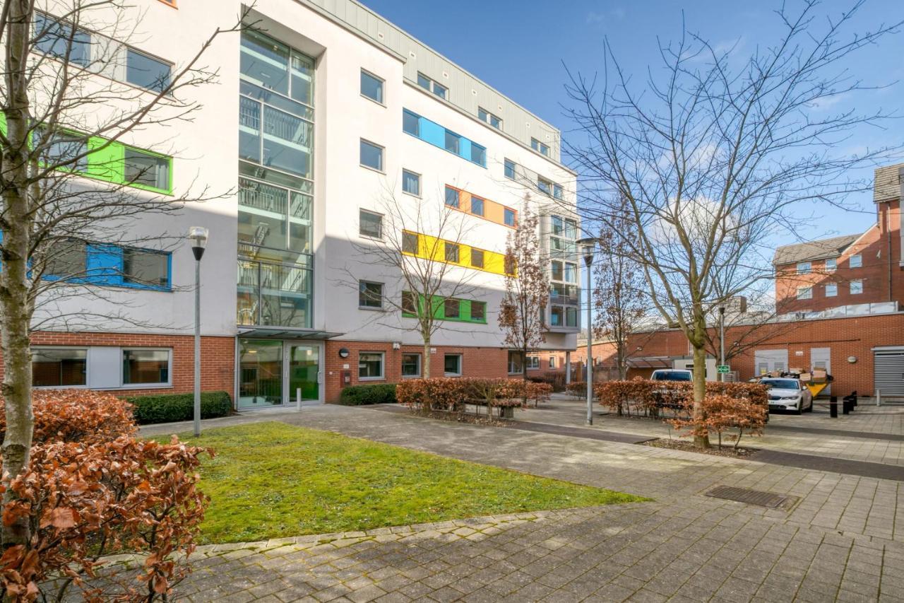 Bright & Central Room In Luton, Sleeps 2 Лутън Екстериор снимка